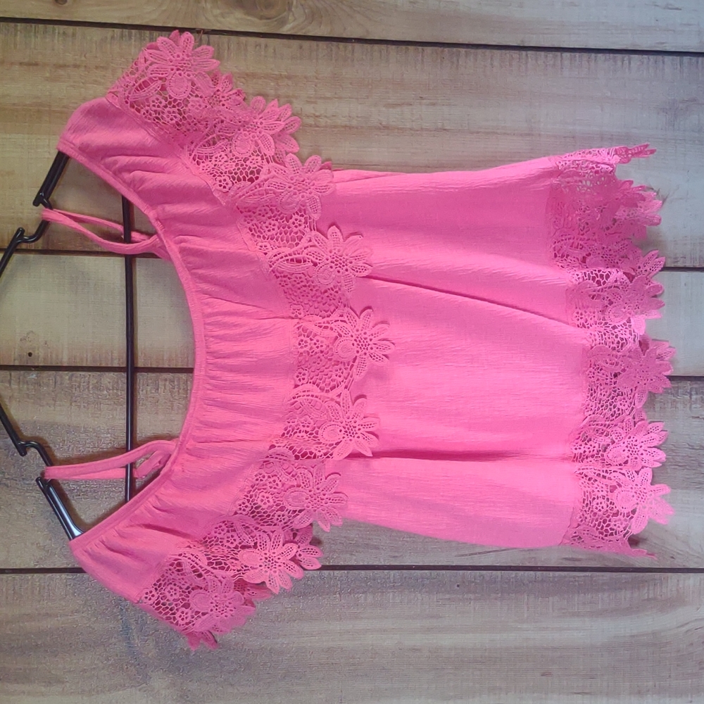 Cold shoulder tank